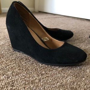 Black Wedges